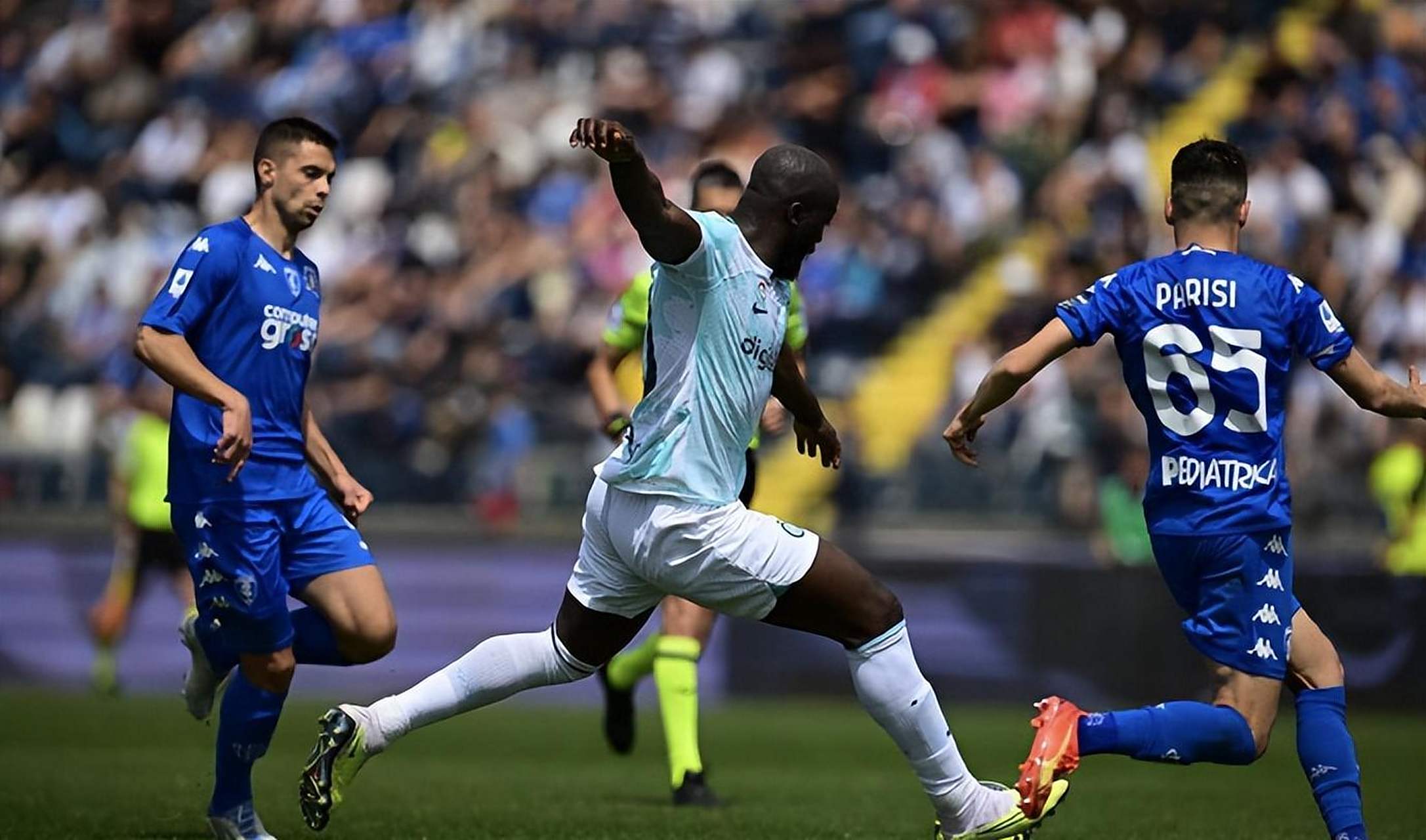 包含国际米兰训练开放日，转会期迎来里程碑引欢呼，意甲在即，身体对抗强度拉满的词条球速体育直播